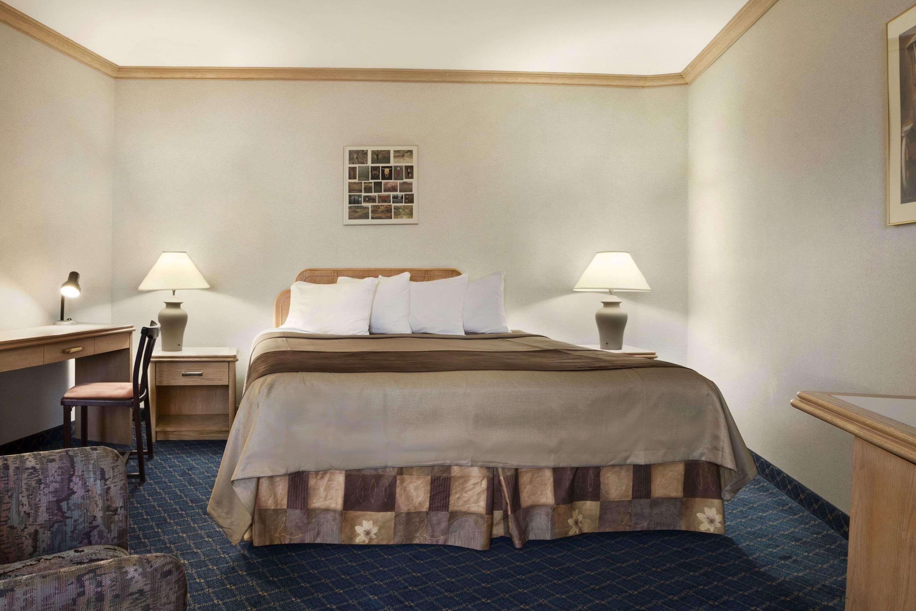 Travelodge By Wyndham Chatham Exterior photo