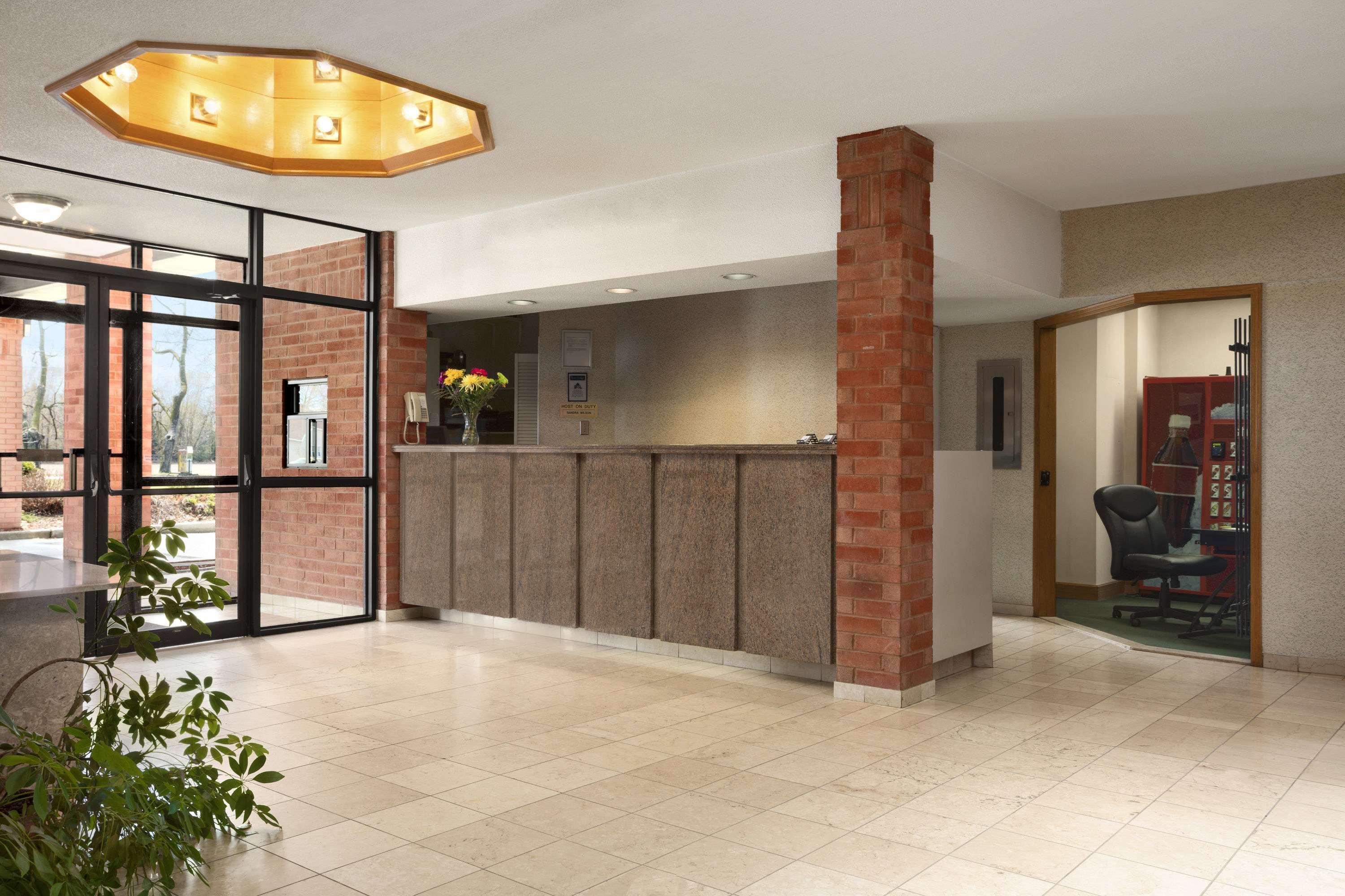 Travelodge By Wyndham Chatham Exterior photo