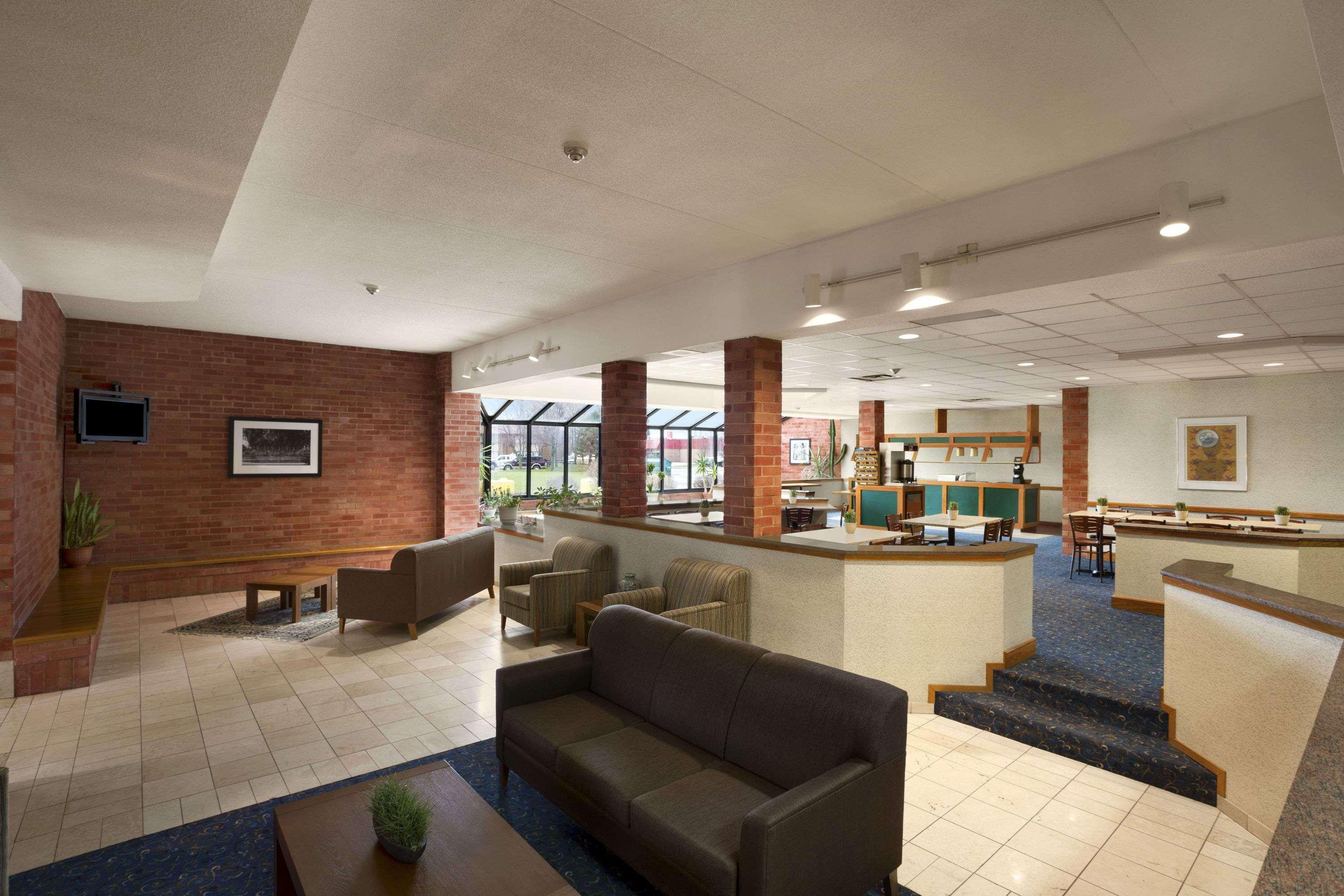 Travelodge By Wyndham Chatham Exterior photo