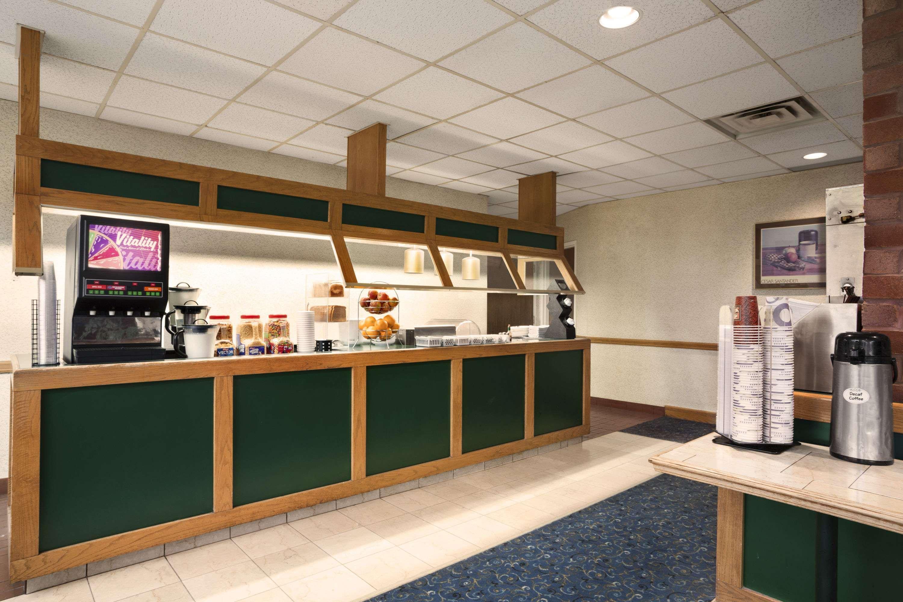 Travelodge By Wyndham Chatham Exterior photo
